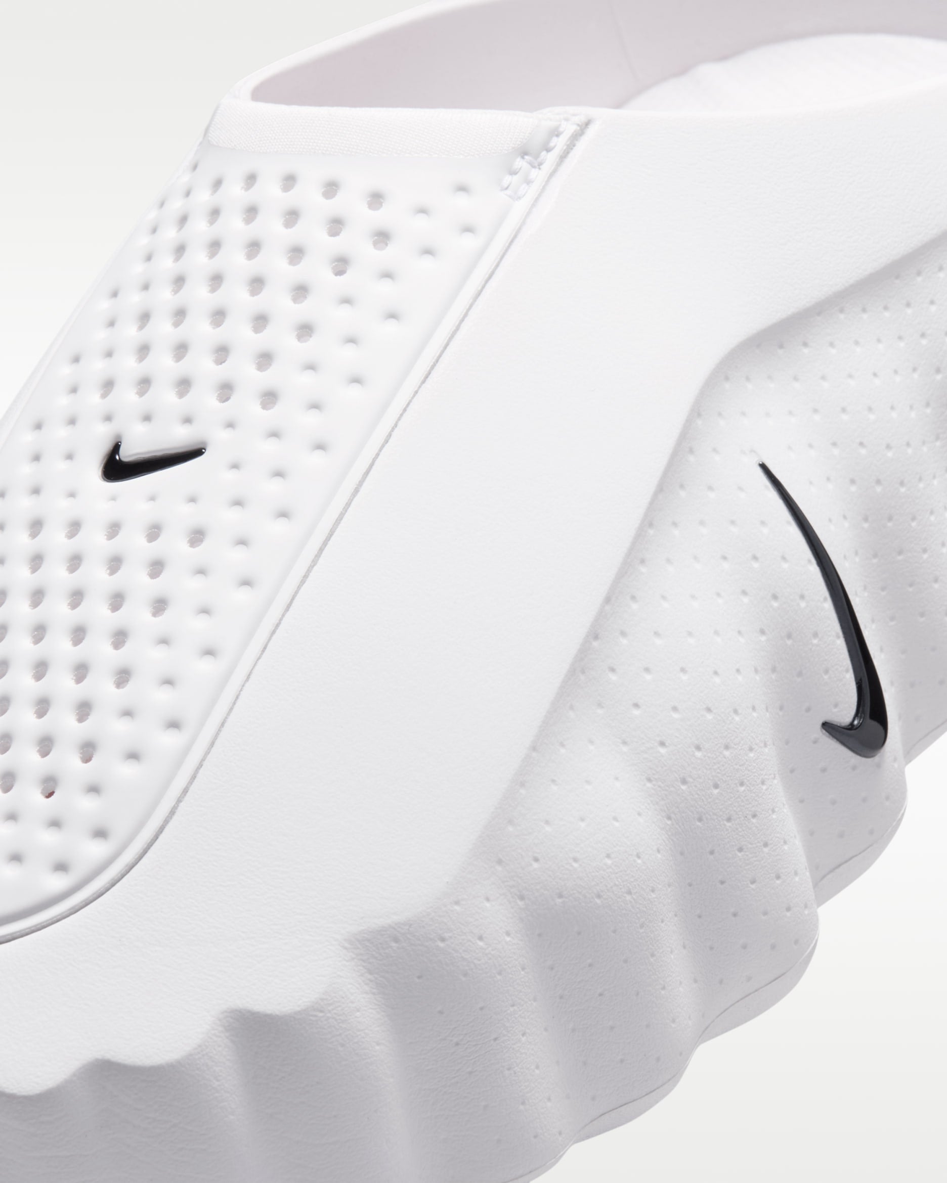 Nike Mind Slipper 001 – The "Science" Aesthetic of Comfort