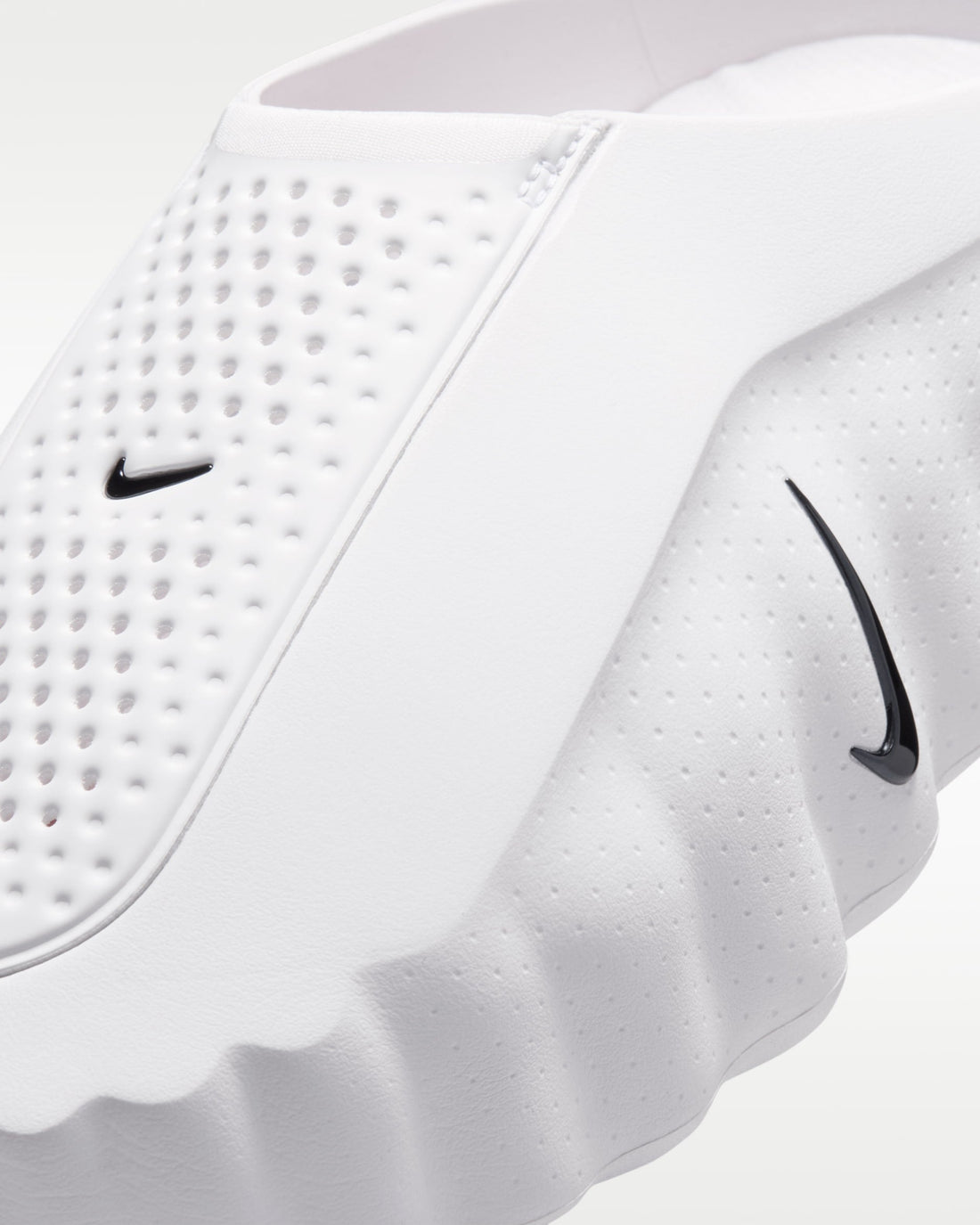Nike Mind Slipper 001 – The "Science" Aesthetic of Comfort
